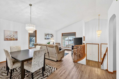 8 Somerset Gate Sw, Calgary, AB - Indoor Photo Showing Dining Room