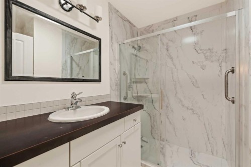 2964 Peacekeepers Way Sw, Calgary, AB - Indoor Photo Showing Bathroom