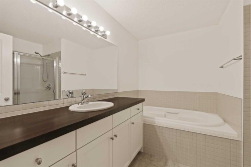 2964 Peacekeepers Way Sw, Calgary, AB - Indoor Photo Showing Bathroom