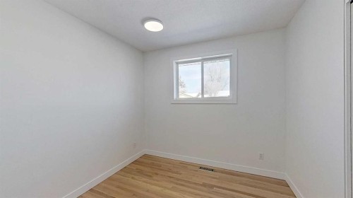 2109 17 Avenue, Didsbury, AB - Indoor Photo Showing Other Room