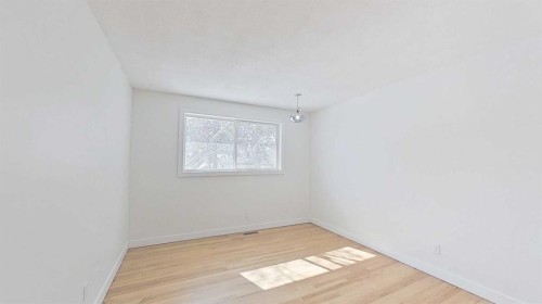 2109 17 Avenue, Didsbury, AB - Indoor Photo Showing Other Room