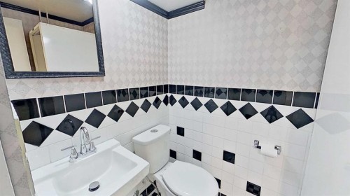 2109 17 Avenue, Didsbury, AB - Indoor Photo Showing Bathroom