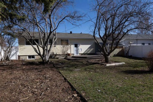 2109 17 Avenue, Didsbury, AB - Outdoor