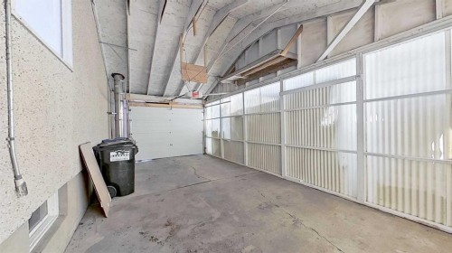 2109 17 Avenue, Didsbury, AB - Indoor Photo Showing Garage
