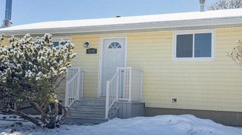 2109 17 Avenue, Didsbury, AB - Outdoor With Exterior