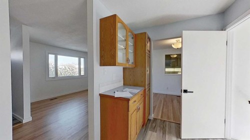 2109 17 Avenue, Didsbury, AB - Indoor