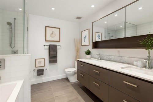 1003-1025 5 Avenue Sw, Calgary, AB - Indoor Photo Showing Bathroom