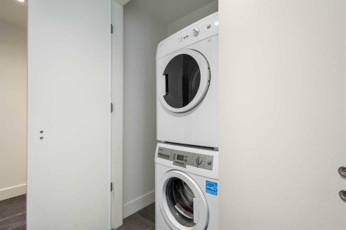 1003-1025 5 Avenue Sw, Calgary, AB - Indoor Photo Showing Laundry Room