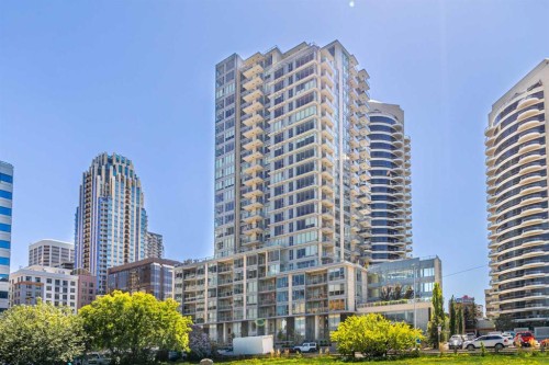 1003-1025 5 Avenue Sw, Calgary, AB - Outdoor With Facade