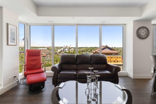 1003-1025 5 Avenue Sw, Calgary, AB - Indoor Photo Showing Living Room