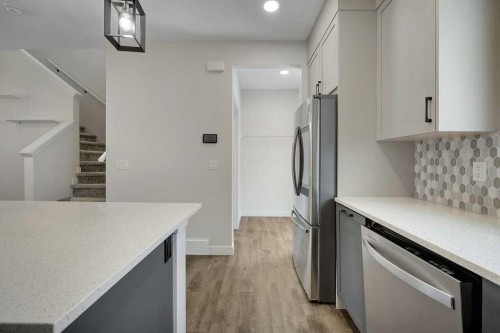 103 Highview Gate Se, Airdrie, AB - Indoor Photo Showing Kitchen