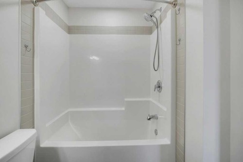 103 Highview Gate Se, Airdrie, AB - Indoor Photo Showing Bathroom
