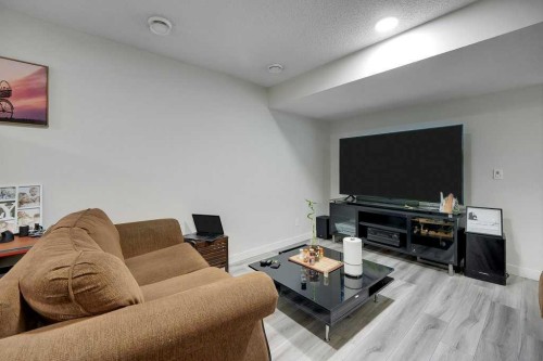 103 Highview Gate Se, Airdrie, AB - Indoor Photo Showing Living Room