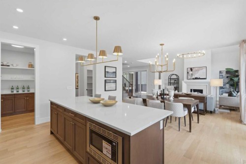 378 Bessborough Drive Sw, Calgary, AB - Indoor Photo Showing Other Room