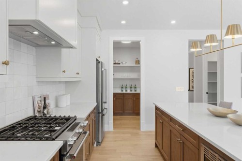 378 Bessborough Drive Sw, Calgary, AB - Indoor Photo Showing Kitchen With Upgraded Kitchen