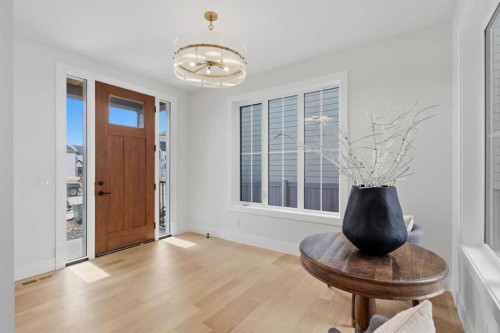 378 Bessborough Drive Sw, Calgary, AB - Indoor Photo Showing Other Room