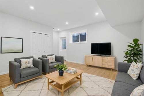 378 Bessborough Drive Sw, Calgary, AB - Indoor Photo Showing Living Room