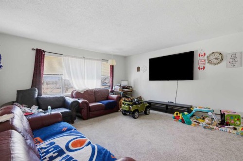 6131 Bowness Road Nw, Calgary, AB - Indoor Photo Showing Living Room