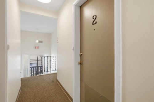 6131 Bowness Road Nw, Calgary, AB - Indoor Photo Showing Other Room