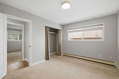 6131 Bowness Road Nw, Calgary, AB - Indoor Photo Showing Other Room
