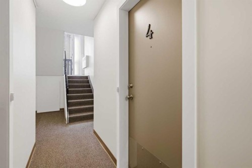 6131 Bowness Road Nw, Calgary, AB - Indoor Photo Showing Other Room