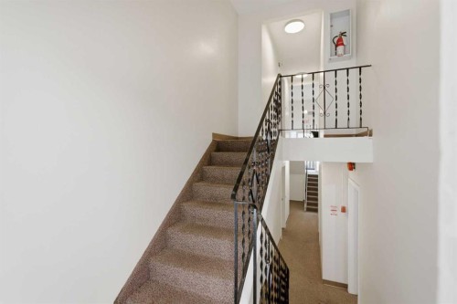 6131 Bowness Road Nw, Calgary, AB - Indoor Photo Showing Other Room