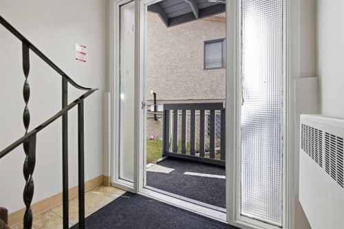 6131 Bowness Road Nw, Calgary, AB - Indoor Photo Showing Other Room