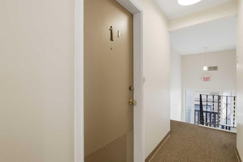 6131 Bowness Road Nw, Calgary, AB - Indoor Photo Showing Other Room