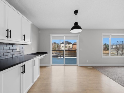 40 Everwillow Park Sw, Calgary, AB - Indoor Photo Showing Kitchen