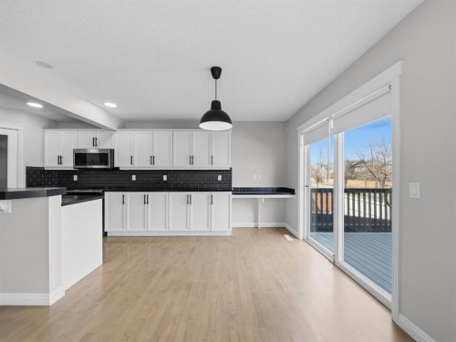 40 Everwillow Park Sw, Calgary, AB - Indoor Photo Showing Kitchen