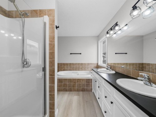 40 Everwillow Park Sw, Calgary, AB - Indoor Photo Showing Bathroom