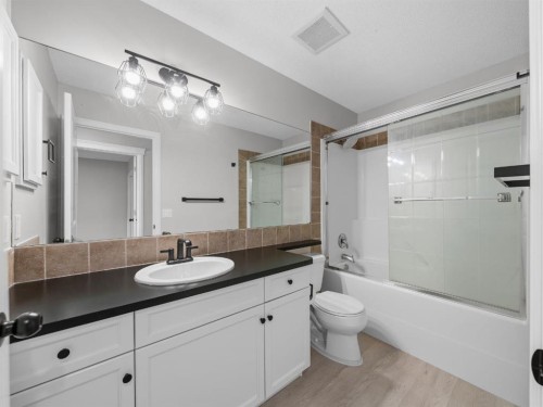 40 Everwillow Park Sw, Calgary, AB - Indoor Photo Showing Bathroom