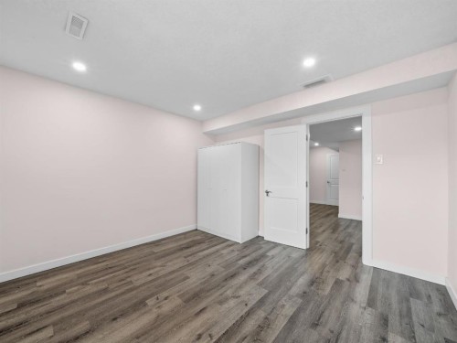 40 Everwillow Park Sw, Calgary, AB - Indoor Photo Showing Other Room