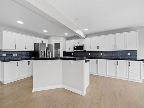 40 Everwillow Park Sw, Calgary, AB - Indoor Photo Showing Kitchen With Upgraded Kitchen