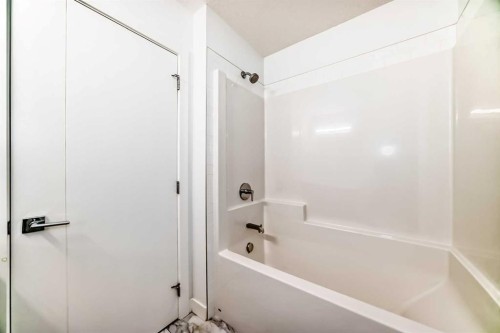 693 Savanna Boulevard Ne, Calgary, AB - Indoor Photo Showing Bathroom