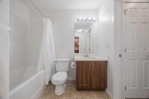 1216-215 Legacy Boulevard Se, Calgary, AB - Indoor Photo Showing Bathroom