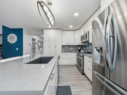 115 Canals Circle Sw, Airdrie, AB - Indoor Photo Showing Kitchen With Upgraded Kitchen