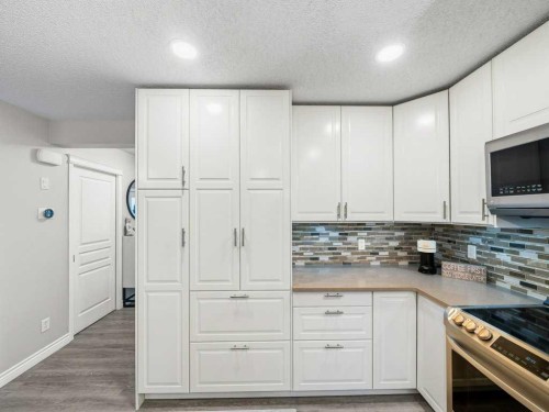 115 Canals Circle Sw, Airdrie, AB - Indoor Photo Showing Kitchen