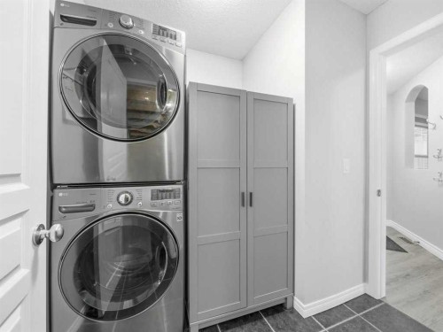 115 Canals Circle Sw, Airdrie, AB - Indoor Photo Showing Laundry Room