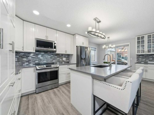 115 Canals Circle Sw, Airdrie, AB - Indoor Photo Showing Kitchen With Upgraded Kitchen