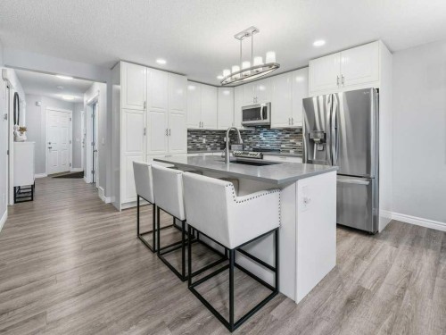 115 Canals Circle Sw, Airdrie, AB - Indoor Photo Showing Kitchen With Upgraded Kitchen