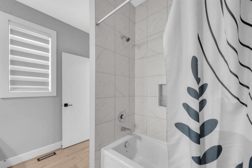 155 Carringham Way Nw, Calgary, AB - Indoor Photo Showing Bathroom