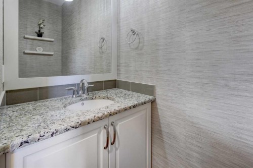 38 Cranbrook Place Se, Calgary, AB - Indoor Photo Showing Bathroom