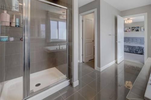 38 Cranbrook Place Se, Calgary, AB - Indoor Photo Showing Bathroom