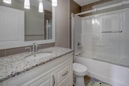 38 Cranbrook Place Se, Calgary, AB - Indoor Photo Showing Bathroom