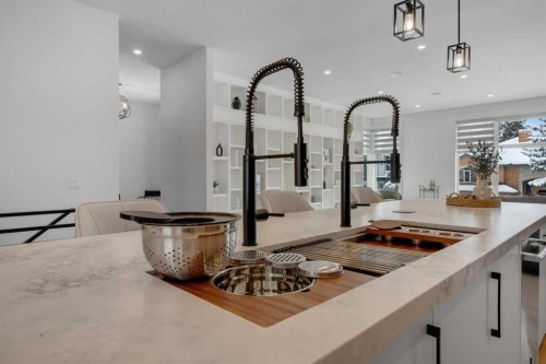30 Roselawn Crescent Nw, Calgary, AB - Indoor Photo Showing Kitchen