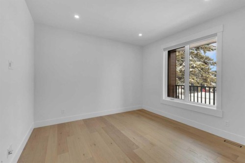 30 Roselawn Crescent Nw, Calgary, AB - Indoor Photo Showing Other Room
