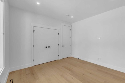 30 Roselawn Crescent Nw, Calgary, AB - Indoor Photo Showing Other Room