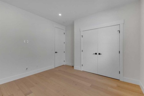 30 Roselawn Crescent Nw, Calgary, AB - Indoor Photo Showing Other Room