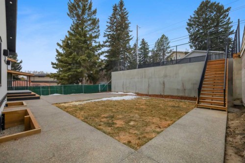 30 Roselawn Crescent Nw, Calgary, AB - Outdoor